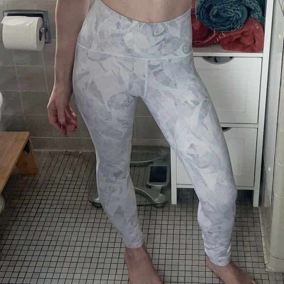 Lululemon White and Gray Patterned High-Waisted Leggings 2 - Picture 1 of 10